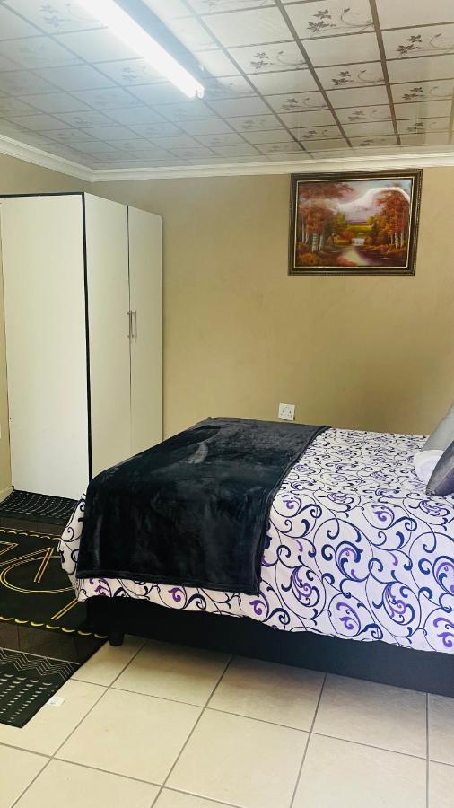 Super Classic Guest House Pretoria-Noord Eksteriør bilde